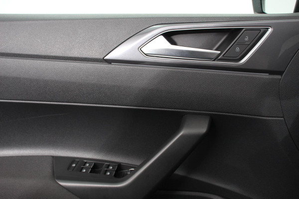 Volkswagen Polo 1.5 TSI 150pk DSG R-Line | Navigatie | Apple Carplay / Android Auto | Adaptive Cruise Control | Stoelverwarming | Privacy Glass | DAB |