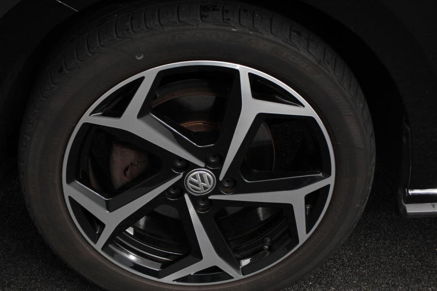 Volkswagen Polo 1.5 TSI 150pk DSG R-Line | Navigatie | Apple Carplay / Android Auto | Adaptive Cruise Control | Stoelverwarming | Privacy Glass | DAB |