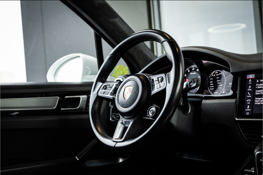 Porsche Cayenne 4.0 Turbo - Origineel NL | Sport Chrhono + | Luchtvering | Elek. Trekhaak