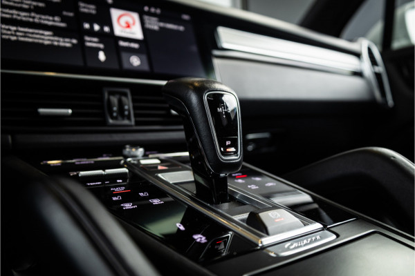 Porsche Cayenne 4.0 Turbo - Origineel NL | Sport Chrhono + | Luchtvering | Elek. Trekhaak