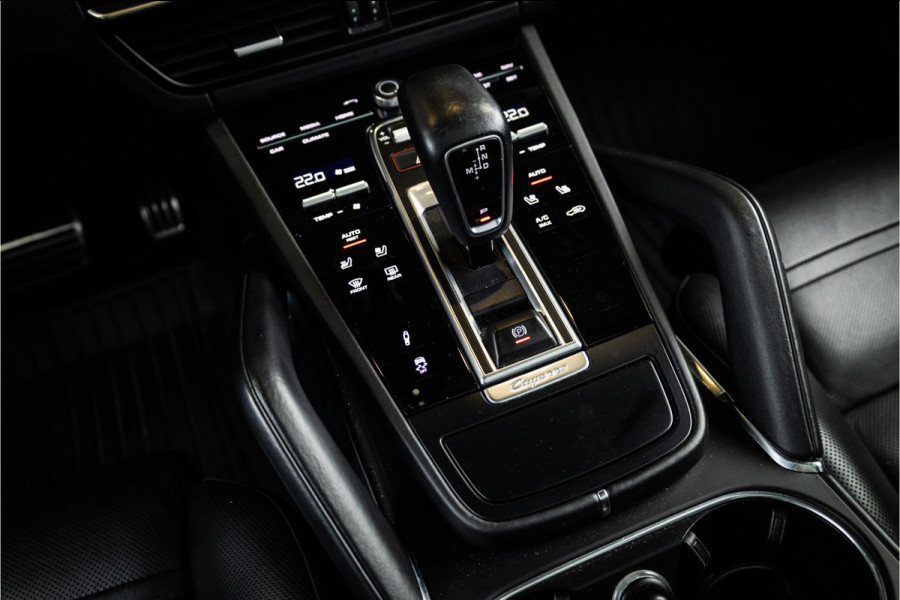 Porsche Cayenne 4.0 Turbo - Origineel NL | Sport Chrhono + | Luchtvering | Elek. Trekhaak