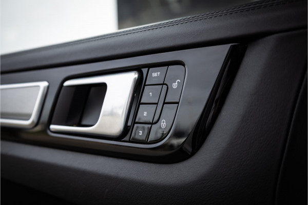 Porsche Cayenne 4.0 Turbo - Origineel NL | Sport Chrhono + | Luchtvering | Elek. Trekhaak