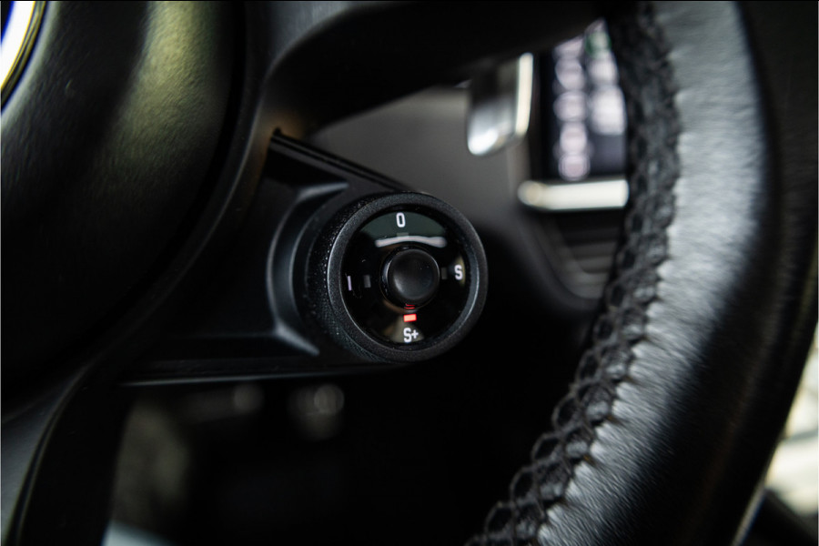 Porsche Cayenne 4.0 Turbo - Origineel NL | Sport Chrhono + | Luchtvering | Elek. Trekhaak