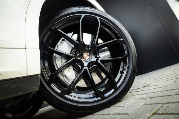 Porsche Cayenne 4.0 Turbo - Origineel NL | Sport Chrhono + | Luchtvering | Elek. Trekhaak