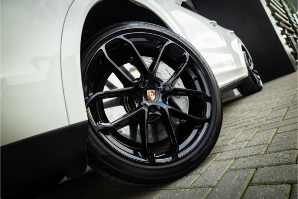 Porsche Cayenne 4.0 Turbo - Origineel NL | Sport Chrhono + | Luchtvering | Elek. Trekhaak