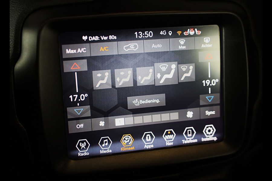 Jeep Renegade 4xe 240 Plug-in Hybrid Electric S / Aut / Navi / Cruise / Camera / Leder / Open Panoramadak / Led / Pdc / 19 Inch