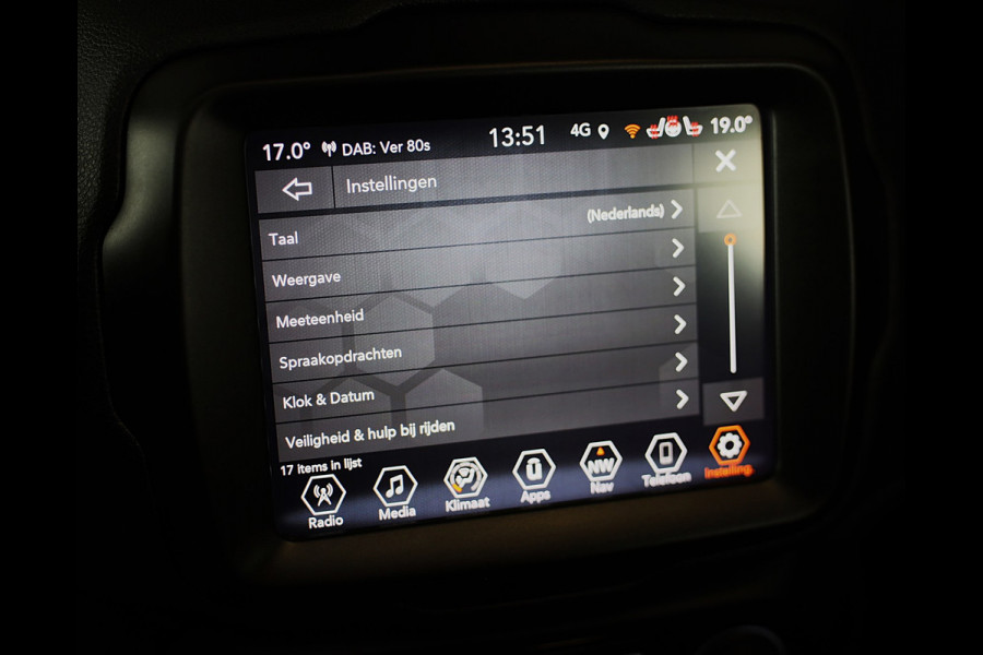 Jeep Renegade 4xe 240 Plug-in Hybrid Electric S / Aut / Navi / Cruise / Camera / Leder / Open Panoramadak / Led / Pdc / 19 Inch