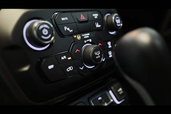 Jeep Renegade 4xe 240 Plug-in Hybrid Electric S / Aut / Navi / Cruise / Camera / Leder / Open Panoramadak / Led / Pdc / 19 Inch