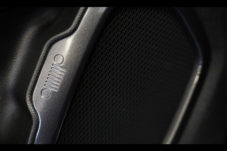 Jeep Renegade 4xe 240 Plug-in Hybrid Electric S / Aut / Navi / Cruise / Camera / Leder / Open Panoramadak / Led / Pdc / 19 Inch