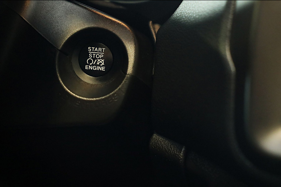 Jeep Renegade 4xe 240 Plug-in Hybrid Electric S / Aut / Navi / Cruise / Camera / Leder / Open Panoramadak / Led / Pdc / 19 Inch