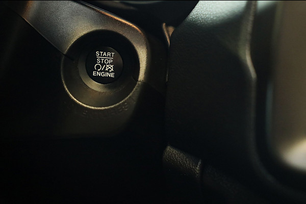 Jeep Renegade 4xe 240 Plug-in Hybrid Electric S / Aut / Navi / Cruise / Camera / Leder / Open Panoramadak / Led / Pdc / 19 Inch