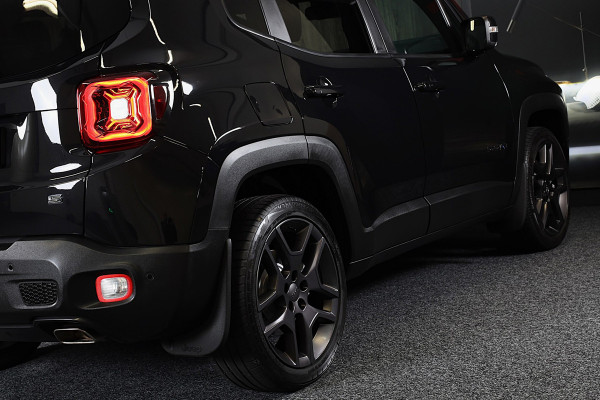 Jeep Renegade 4xe 240 Plug-in Hybrid Electric S / Aut / Navi / Cruise / Camera / Leder / Open Panoramadak / Led / Pdc / 19 Inch