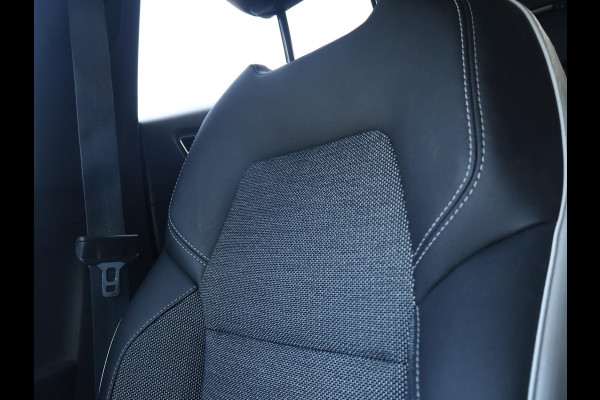 Renault Captur 1.0 TCe 100 PK TWO TONE INTENS + CARPLAY | SFEERVERLICHTING | TREKHAAK