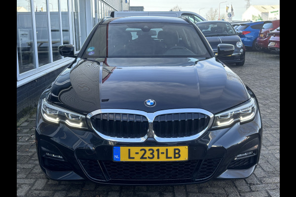 BMW 3 Serie Touring 318i Business Edition | M Pakket | Sfeerverlichting | Apple Carplay | Parkeercamera