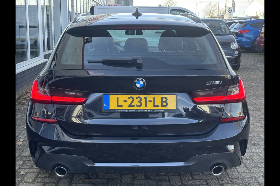 BMW 3 Serie Touring 318i Business Edition | M Pakket | Sfeerverlichting | Apple Carplay | Parkeercamera