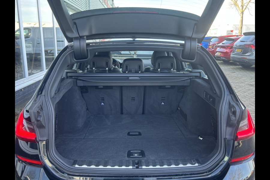 BMW 3 Serie Touring 318i Business Edition | M Pakket | Sfeerverlichting | Apple Carplay | Parkeercamera