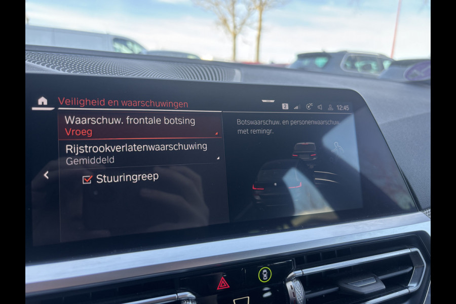 BMW 3 Serie Touring 318i Business Edition | M Pakket | Sfeerverlichting | Apple Carplay | Parkeercamera