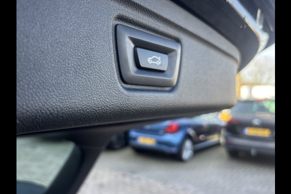 BMW 3 Serie Touring 318i Business Edition | M Pakket | Sfeerverlichting | Apple Carplay | Parkeercamera