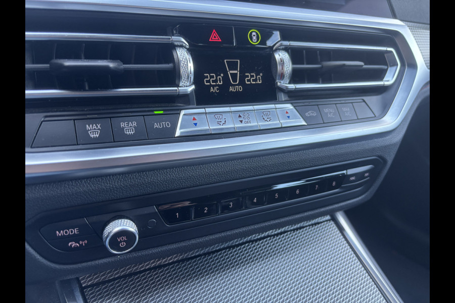BMW 3 Serie Touring 318i Business Edition | M Pakket | Sfeerverlichting | Apple Carplay | Parkeercamera