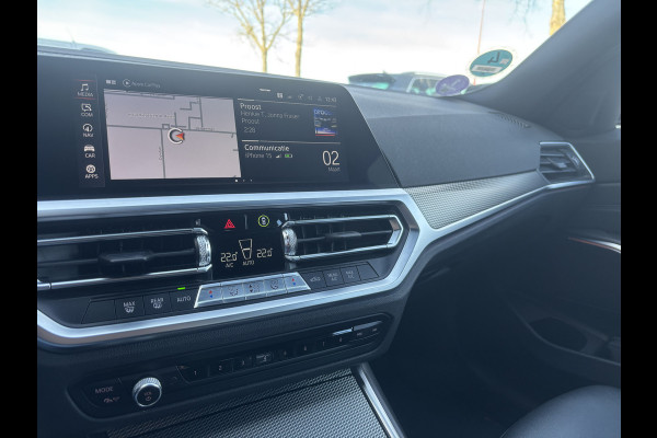 BMW 3 Serie Touring 318i Business Edition | M Pakket | Sfeerverlichting | Apple Carplay | Parkeercamera