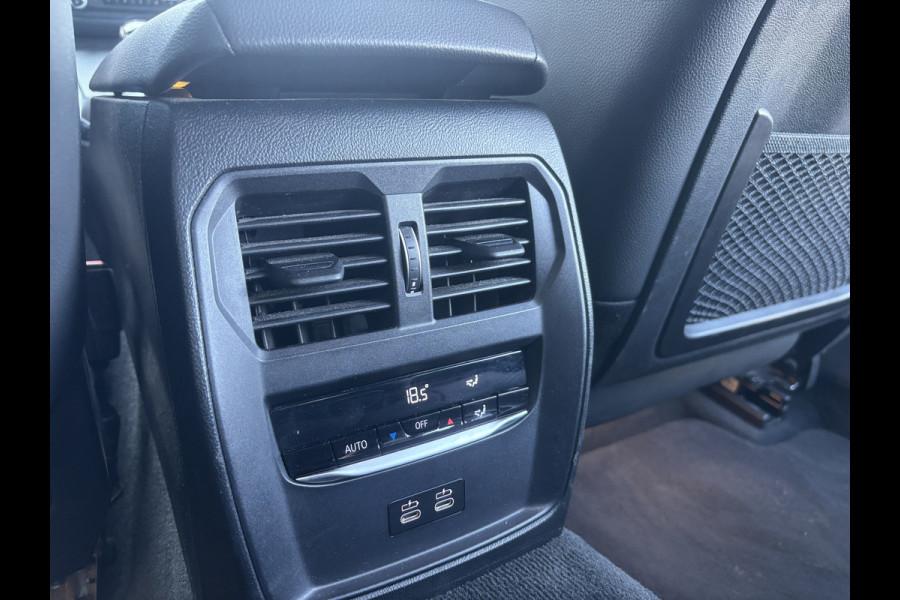 BMW 3 Serie Touring 318i Business Edition | M Pakket | Sfeerverlichting | Apple Carplay | Parkeercamera
