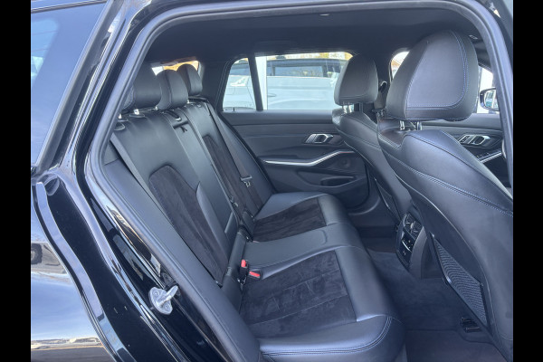 BMW 3 Serie Touring 318i Business Edition | M Pakket | Sfeerverlichting | Apple Carplay | Parkeercamera