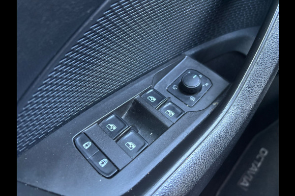 Škoda Octavia Combi 1.0 TSI Business Edition Plus | Memory Stoelen | Stuur Verwarming | Parkeer Sensoren