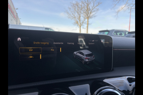 Mercedes-Benz A-Klasse 160 Business Solution AMG Pakket Mountain Gray Metallic! | Stoelverwarming | Apple Carplay | Lane Assist