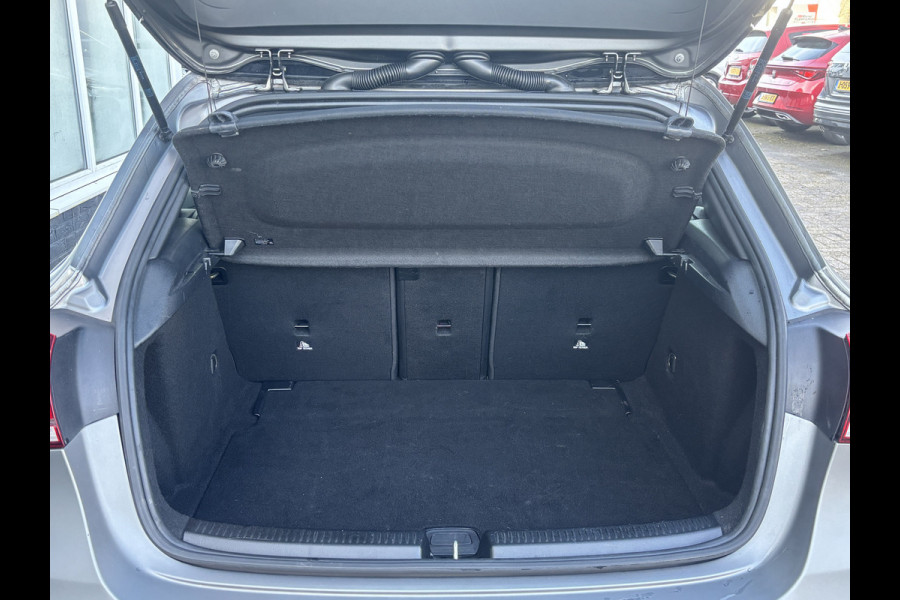 Mercedes-Benz A-Klasse 160 Business Solution AMG Pakket Mountain Gray Metallic! | Stoelverwarming | Apple Carplay | Lane Assist