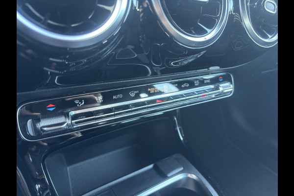 Mercedes-Benz A-Klasse 160 Business Solution AMG Pakket Mountain Gray Metallic! | Stoelverwarming | Apple Carplay | Lane Assist