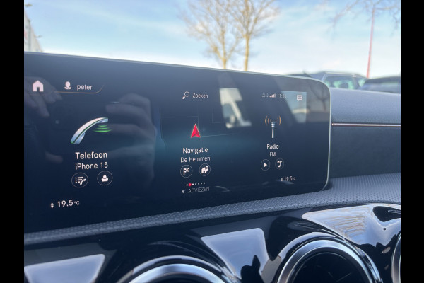 Mercedes-Benz A-Klasse 160 Business Solution AMG Pakket Mountain Gray Metallic! | Stoelverwarming | Apple Carplay | Lane Assist