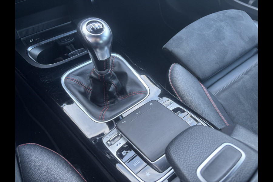 Mercedes-Benz A-Klasse 160 Business Solution AMG Pakket Mountain Gray Metallic! | Stoelverwarming | Apple Carplay | Lane Assist