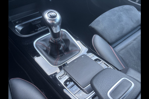 Mercedes-Benz A-Klasse 160 Business Solution AMG Pakket Mountain Gray Metallic! | Stoelverwarming | Apple Carplay | Lane Assist