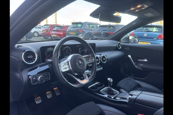 Mercedes-Benz A-Klasse 160 Business Solution AMG Pakket Mountain Gray Metallic! | Stoelverwarming | Apple Carplay | Lane Assist
