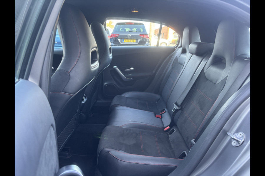 Mercedes-Benz A-Klasse 160 Business Solution AMG Pakket Mountain Gray Metallic! | Stoelverwarming | Apple Carplay | Lane Assist