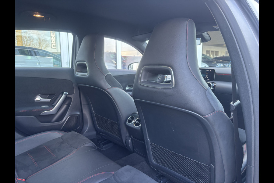 Mercedes-Benz A-Klasse 160 Business Solution AMG Pakket Mountain Gray Metallic! | Stoelverwarming | Apple Carplay | Lane Assist