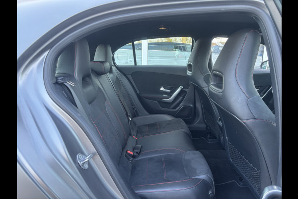 Mercedes-Benz A-Klasse 160 Business Solution AMG Pakket Mountain Gray Metallic! | Stoelverwarming | Apple Carplay | Lane Assist