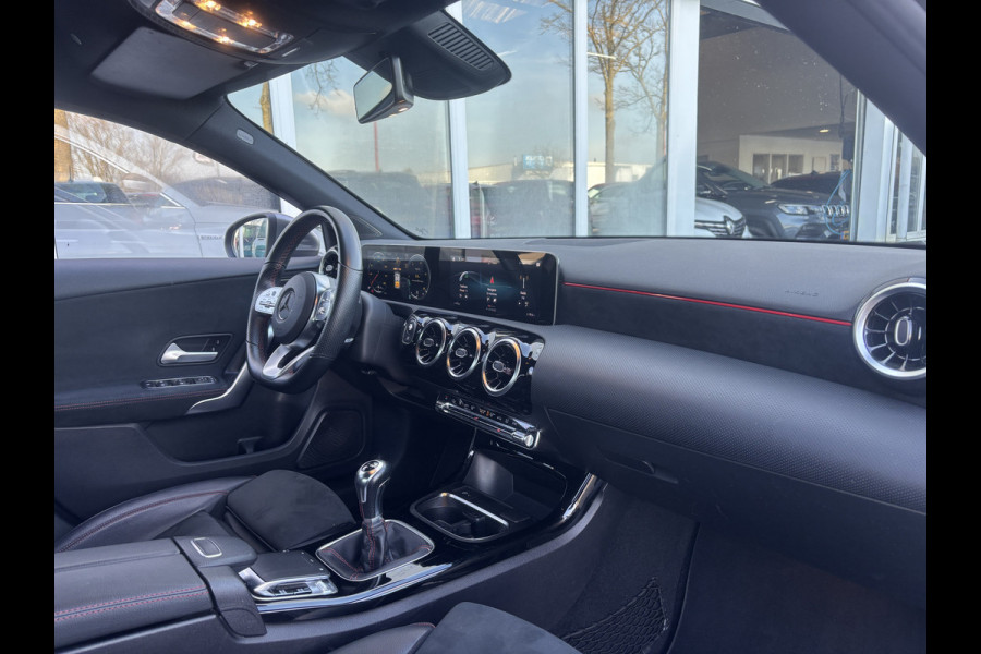 Mercedes-Benz A-Klasse 160 Business Solution AMG Pakket Mountain Gray Metallic! | Stoelverwarming | Apple Carplay | Lane Assist