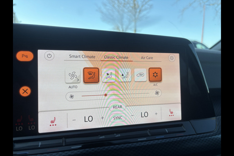 Volkswagen Golf 1.0 TSI Life Business | Sfeerverlichting |Suurverwarming | Adaptive Cruise | Stoelverwarming