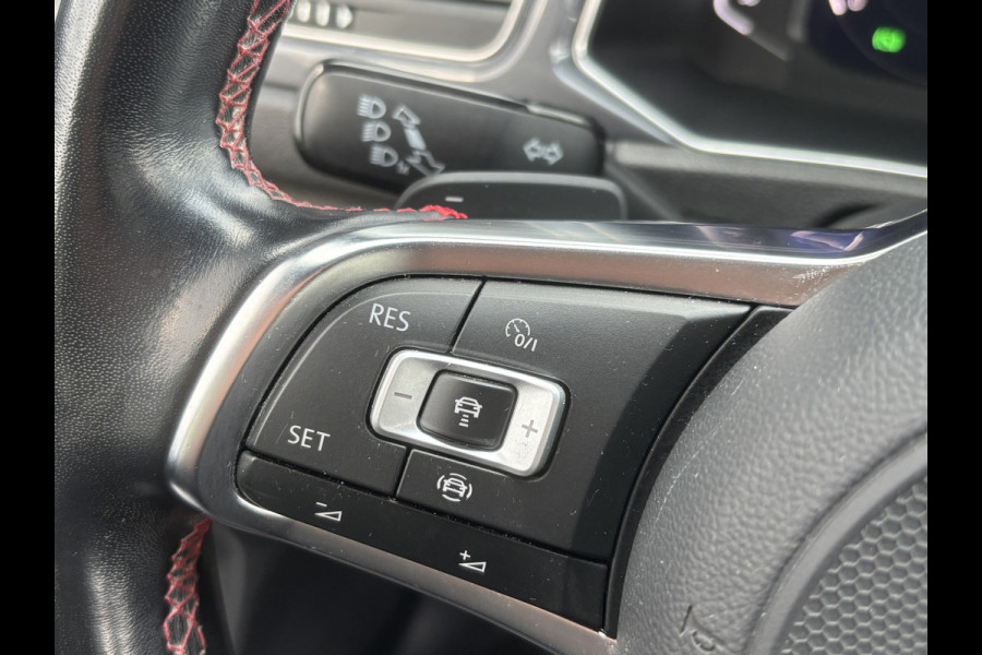 Volkswagen T-Roc 1.5 TSI Sport 2x R-Line | Parkeer Camera | Adaptieve Cruise | Navi