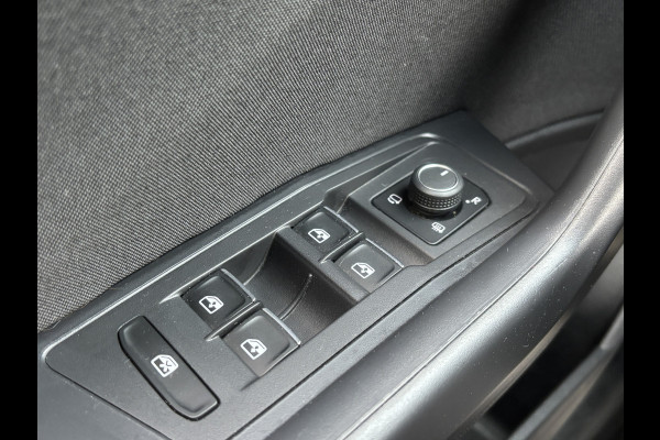 Volkswagen T-Roc 1.5 TSI Sport 2x R-Line | Parkeer Camera | Adaptieve Cruise | Navi