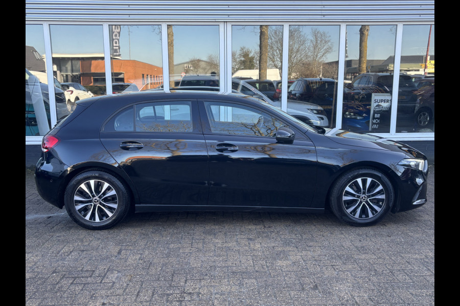 Mercedes-Benz A-Klasse 160 Business Solution | Mbux | Stoelverwarming | Parkeercamera | Lane Assist
