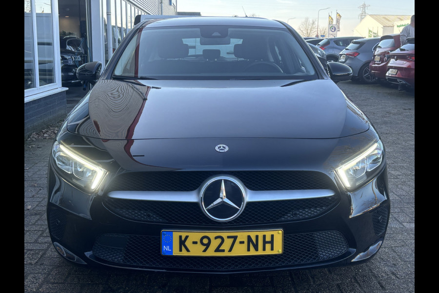 Mercedes-Benz A-Klasse 160 Business Solution | Mbux | Stoelverwarming | Parkeercamera | Lane Assist