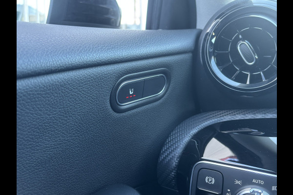 Mercedes-Benz A-Klasse 160 Business Solution | Mbux | Stoelverwarming | Parkeercamera | Lane Assist