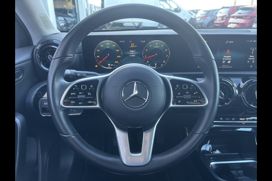 Mercedes-Benz A-Klasse 160 Business Solution | Mbux | Stoelverwarming | Parkeercamera | Lane Assist