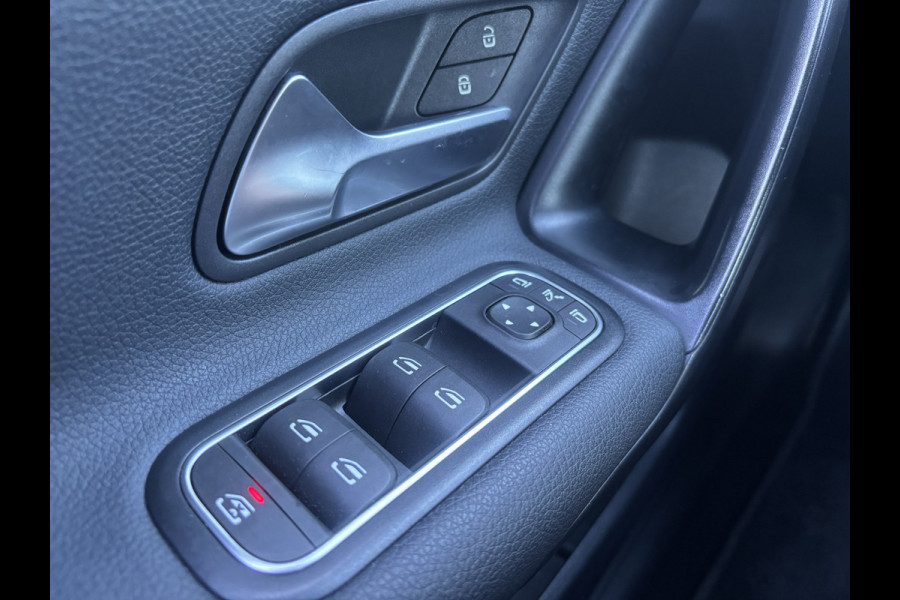 Mercedes-Benz A-Klasse 160 Business Solution | Mbux | Stoelverwarming | Parkeercamera | Lane Assist