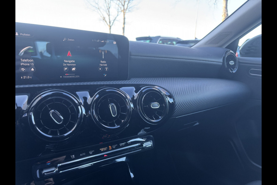 Mercedes-Benz A-Klasse 160 Business Solution | Mbux | Stoelverwarming | Parkeercamera | Lane Assist