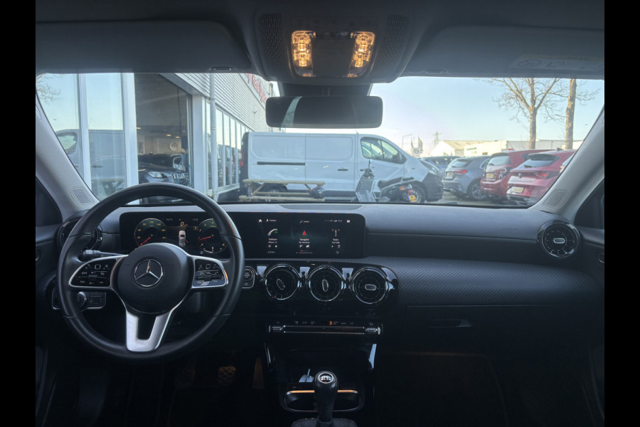 Mercedes-Benz A-Klasse 160 Business Solution | Mbux | Stoelverwarming | Parkeercamera | Lane Assist