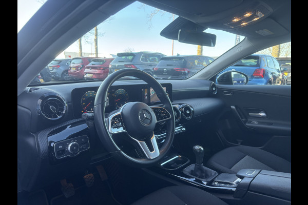 Mercedes-Benz A-Klasse 160 Business Solution | Mbux | Stoelverwarming | Parkeercamera | Lane Assist