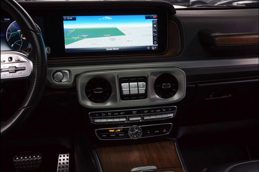 Mercedes-Benz G-Klasse BRABUS 800 Massage Burmester PTS 360° Camera Leer Navi Stoelventilatie Stoelverwarming voor en achter Climate voor & achter Memory seats Distronic Plus Elektr. bedienb. schuif-/ kanteldak PTS LM velgen
